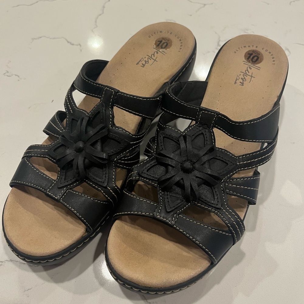 Clarks Collection slip-on, soft, sandals, excellent condition!